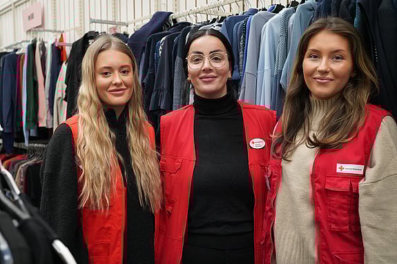 Praktikanter-tillsammans-med-arbetsledare-Röda-Korset-Varberg