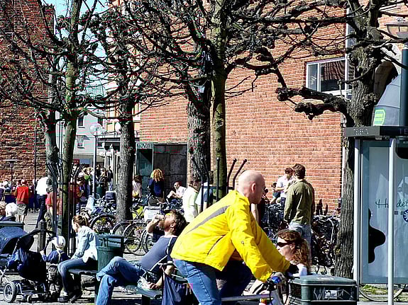 En rödakors-flagga Lund kommun