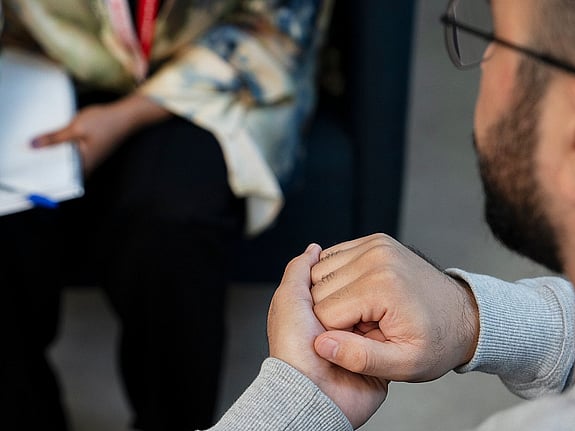 Man får hjälp på behandlingscenter i Stockholm