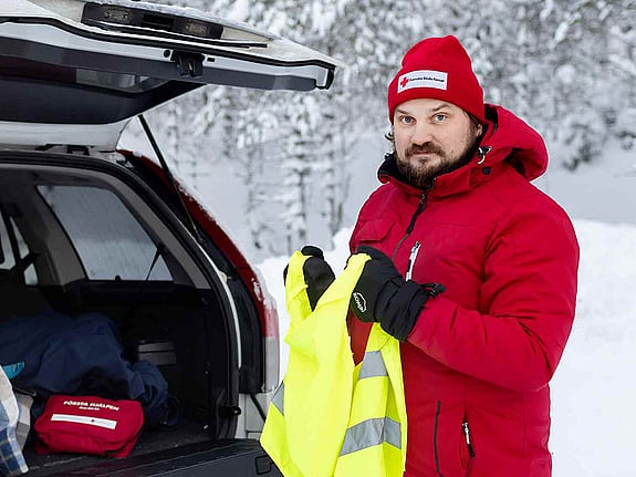 Daniel Norman kör bil på vintern