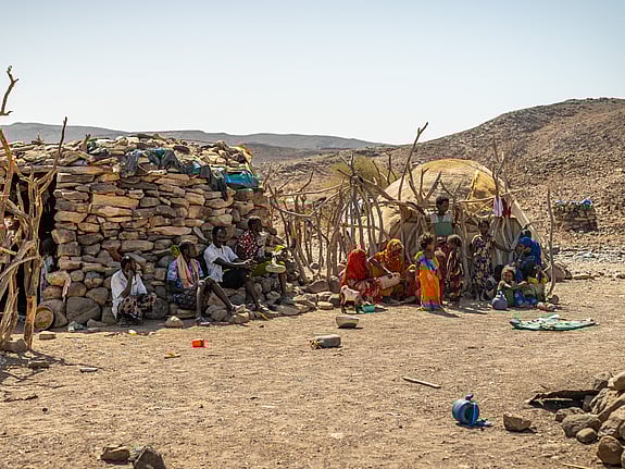Människor i torkans Afar i Etiopien.
