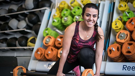 Sonia i träningskläder på gym