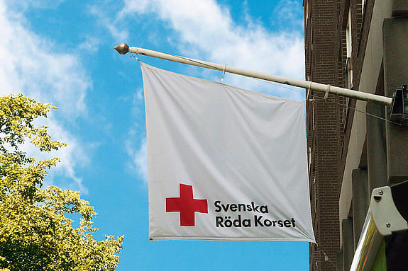 En rödakors-flagga Sundsvall kommun