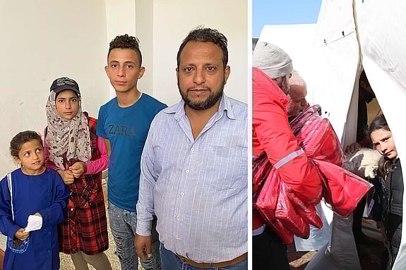 Jehad Hamoud med tre av sin barn på det tillfälliga boendet som varit deras hem sedan jordbävningen slog till. Vi arbetar för att hjälpa de många människro som fortfarande inte har något hem att återvända till.