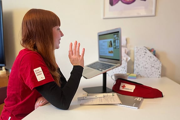 Med Digitala Språkverkstan erbjuder Röda Korset Södermalm digital språkträning för vuxna.