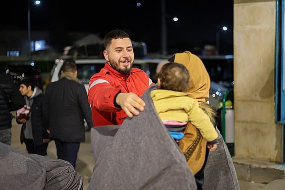 Hjälp till människor som flyr till Syrien från Libanon.