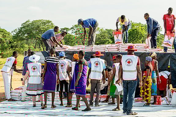 Matutdelning i Zimbabwe.