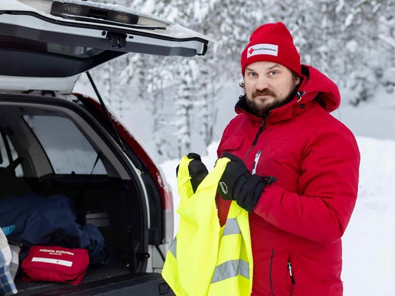 Daniel Norman kör bil på vintern