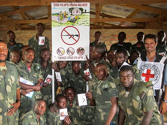 Soldater utbildas i krigets lagar.